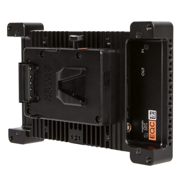 SmallHD 703 Ultra Bright Full-HD Monitor 7 Zoll mit V-Mount-Akkuplatte und EQC-Kennzeichnung.