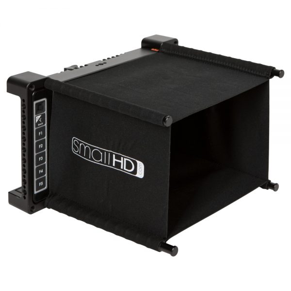 SmallHD 703 Ultra Bright Full-HD Monitor 7 Zoll mit angebrachter Sonnenblende gegen Streulicht.