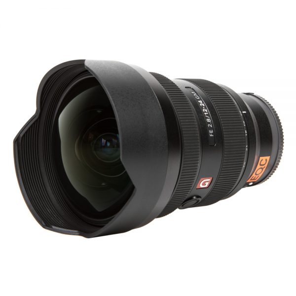 Sony FE 12-24mm f/2.8 GM Weitwinkelzoom mit konstanter Blende f/2.8 und 122° Bildwinkel.