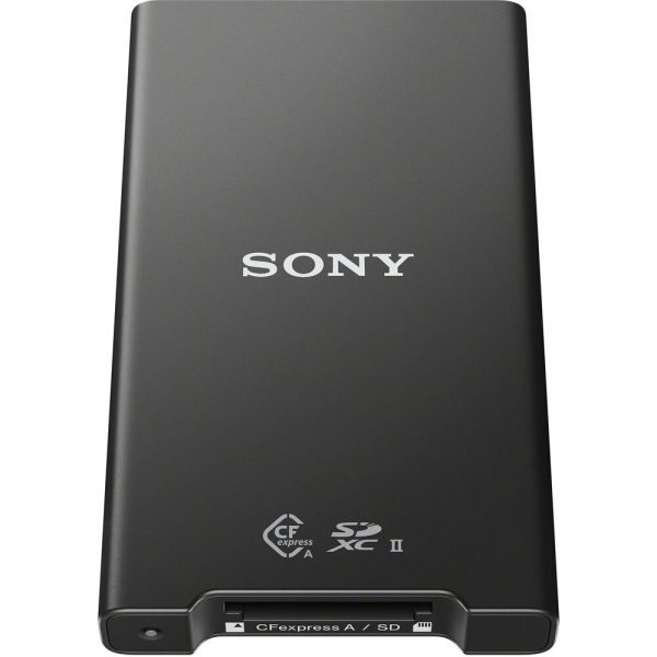 Sony MRW-G2 Kartenlesegerät für CFexpress Typ A und SD/UHS-II mit USB 3.2 Gen 2 Anschluss.