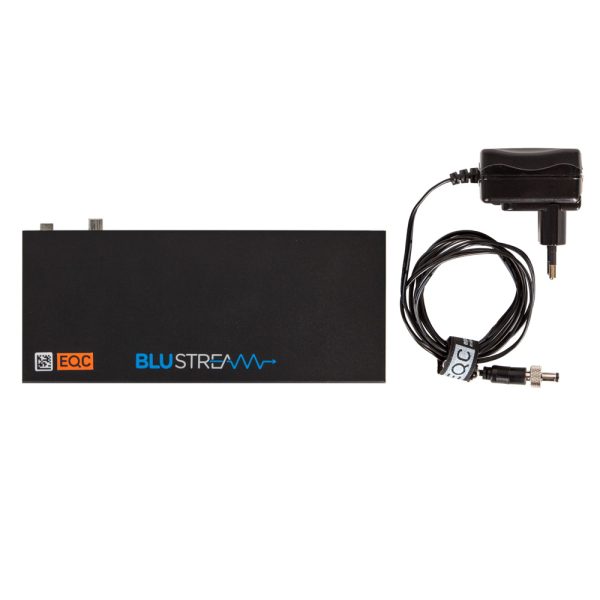 Blustream SP14AB-V2 4K-HDMI-Verteiler mit mitgeliefertem 5V/2A-Netzteil und Anschlusskabel.