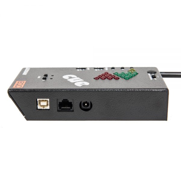 DSAN PerfectCue Mini ist ein Cue-Licht-System mit Basisstation und zwei Zwei-Tasten-Sendern, Reichweite bis 100 m.