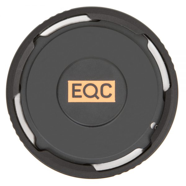 IBE Optics UMS > Micro 4/3 Mount Adapter, Rückseite mit Schutzdeckel und EQC-Logo.