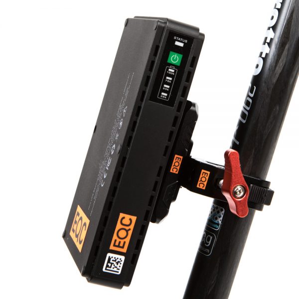 Mini USV Akku mit 12 V und 10.000 mAh Kapazität sowie V-Mount-Halterung für unterbrechungsfreie Stromversorgung.