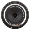 Ultrakompaktes Fisheye-Objektiv mit 18mm Äquivalent und Fokushebel für den Wechsel zwischen Nah- und Weitfokus, inklusive Mount-Deckel. Olympus Fisheye-Objektiv 9mm f/8.0 für Micro-Four-Thirds-Kameras mit festem Blickwinkel von 140 Grad.