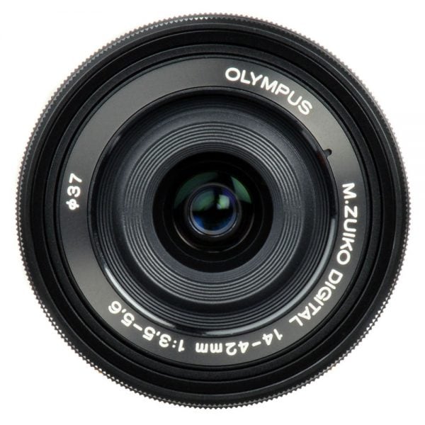 Olympus M.Zuiko 14-42mm f/3.5-5.6 EZ Pancake-Zoomobjektiv mit elektronischem Zoom-Mechanismus.