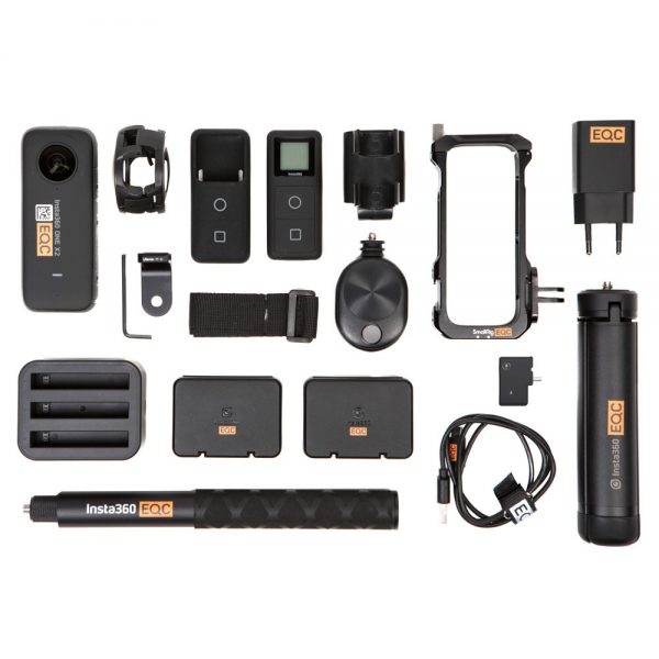 Insta360 ONE X2 Set ist eine 360-Kamera mit Dual-Objektiv, die 5,7K-Video mit automatischem Stitching aufnimmt.