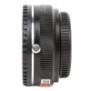 Manueller Adapter, der Canon-EF-Objektive an MFT-Kameras nutzbar macht und dabei Blende sowie Bildwinkel vergrößert. Mitakon Zhongyi Lens Turbo II Adapter für Canon-EF-Objektive an Micro-Four-Thirds-Kameras mit 0,726x Vergrößerung.