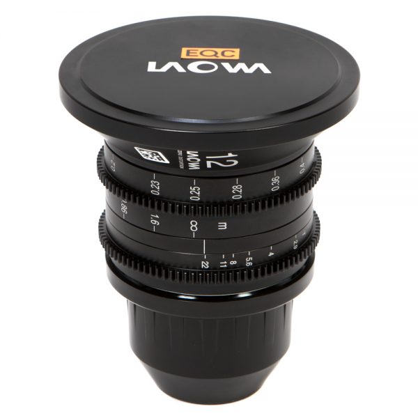 Laowa 12mm T2.9 Zero-D Cine-Objektiv mit markiertem Frontdeckel und 102-mm-Frontdurchmesser.