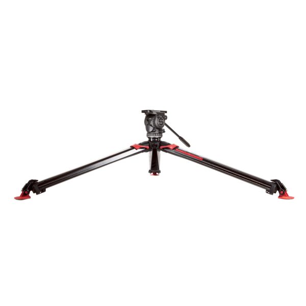 Das Sachtler aktiv8T mit Flowtech 75mm MS Stativ lässt sich für extrem niedrige Kamerapositionen absenken.