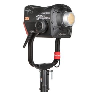 Aputure Light Storm LS 1200d Pro Tageslicht-LED-Scheinwerfer mit 5600 K Farbtemperatur und Bowens-Mount.