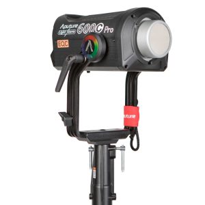 Aputure Light Storm LS 600c Pro RGBWW-LED-Scheinwerfer mit Farbtemperatur 2300 bis 10.000 K und Bowens-Anschluss.