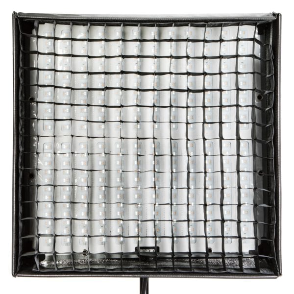 Amaran F22c RGBWW-LED-Panel mit 200 Watt Leistung und Farbtemperatur von 2500 bis 7500 Kelvin.