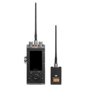 DJI Force Pro steuert kompatible Gimbals kabellos über bis zu drei Kilometer Reichweite.