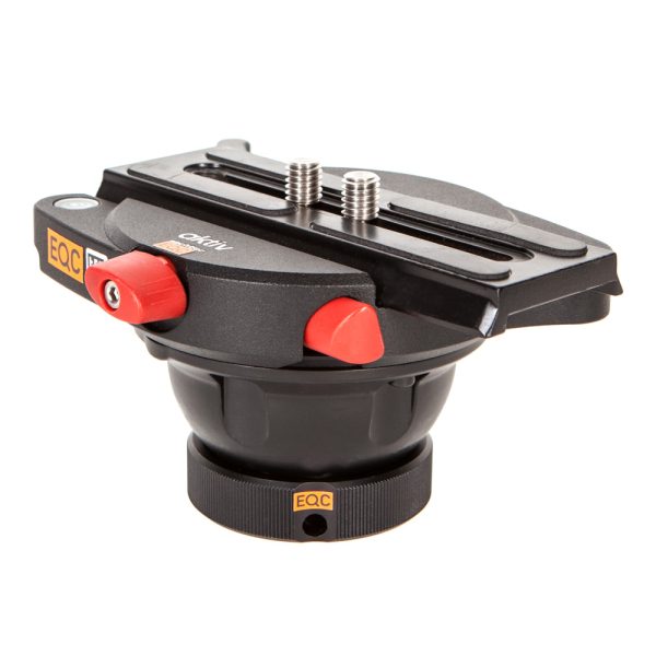 Das Sachtler aktiv 75 Adapter Set besitzt eine Sideload-Plattform mit Nivellierfunktion und Wasserwaage.