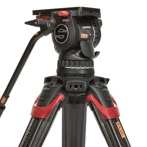 Das Sachtler aktiv12T mit Flowtech 100 MS Stativ wiegt rund 7,4 Kilogramm komplett aufgebaut.