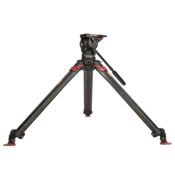 Das Sachtler aktiv12T mit Flowtech 100 MS Stativ senkt sich ohne Mittelspinne bis auf 23 Zentimeter ab.