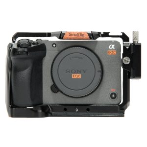 Sony FX30, kompakte APS-C-Cine-Kamera mit 4K-UHD-Aufnahme bis 120p und dualer Basis-ISO.