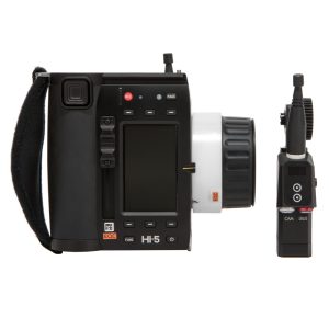 ARRI Hi-5 Funkschärfe + cforce Mini RF Motor, ein drahtloses Handbediengerät mit 3-Zoll-Touchscreen.