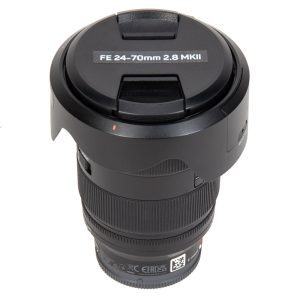 Sony FE 24-70mm f/2.8 GM II, Standard-Zoomobjektiv mit De-Click-Schalter und 82-mm-Filtergewinde.