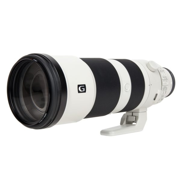Sony FE 200-600mm f/5.6-6.3 G OSS, Supertele-Zoomobjektiv mit 95-mm-Filtergewinde und Stativschelle.
