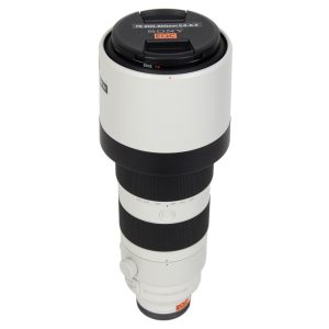 Sony FE 200-600mm f/5.6-6.3 G OSS, Supertele-Zoomobjektiv mit 95-mm-Filtergewinde und Stativschelle.