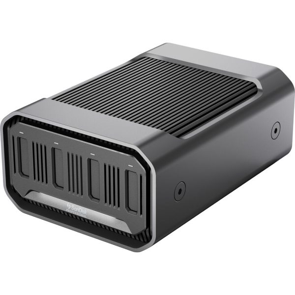 SanDisk Professional PRO-BLADE STATION mit vier Einschüben für PRO-BLADE SSD-Module.