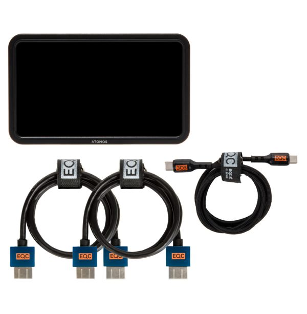Atomos Shinobi II HDR-Monitor im Set mit zwei HDMI-Kabeln und einem USB-C-Kabel.