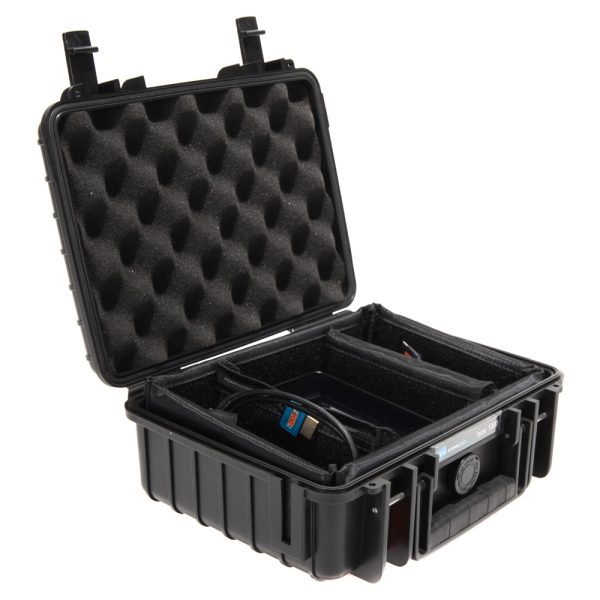 Atomos Shinobi II HDR-Monitor liegt geschützt im formgeschnittenen Schaumstoff des Transportkoffers.