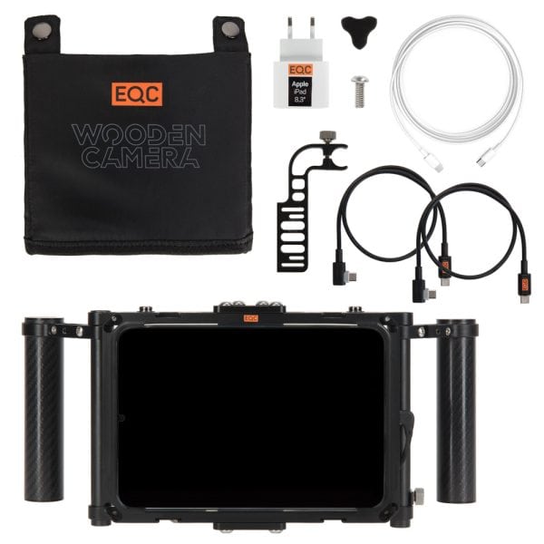Wooden-Camera-Monitorkäfig mit integriertem iPad und zwei Handgriffen für den DJI-SDR-Videoempfänger.