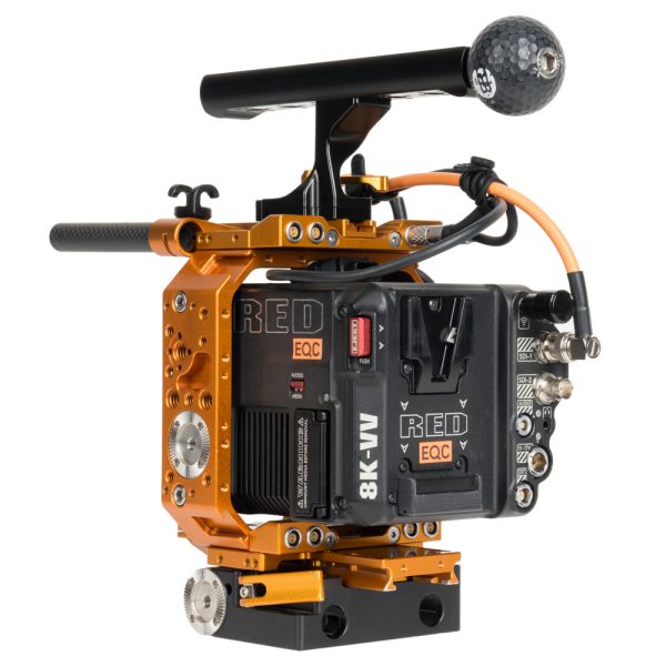 RED V-RAPTOR 8K VV Kinokamera mit rechtsseitigem Assistant-Display und Bedientasten im Cage.