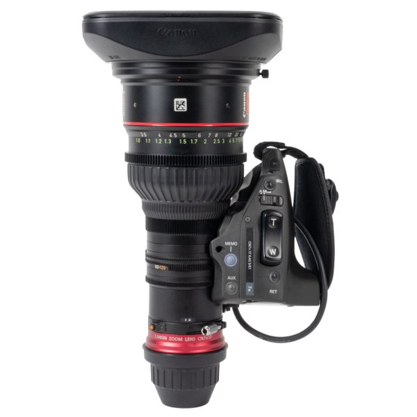 Canon CN7x17 17-120mm T2.95 Cine-Servo stehend mit Servo-Handgriff, Zoomskala und Streulichtblende oben.