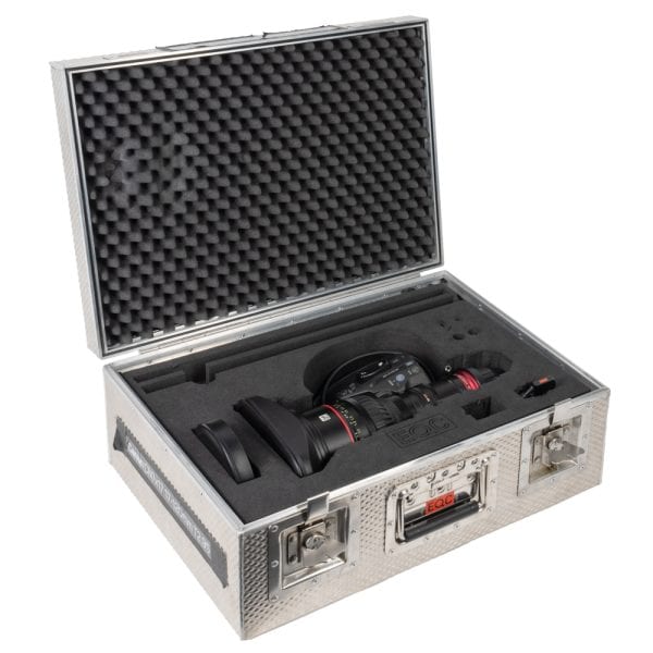 Canon CN7x17 17-120mm T2.95 Cine-Servo verstaut im geöffneten Alu-Transportkoffer mit Schaumstoffeinlage.