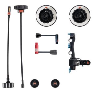 Chrosziel StudioRig Cine Follow Focus ausgelegt mit Antriebseinheit, zwei Markierscheiben, Kurbeln, Wellen und Zahnrädern.