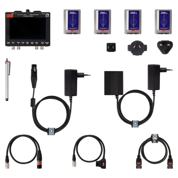 Convergent Design Gemini 4:4:4 mit Lieferumfang: vier 256-GB-SSDs, zwei Netzteile, Kabel und Stift.