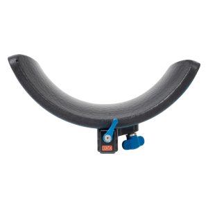 Denz Schulterpad für 15-mm-Rods von vorne mit gepolsterter Schulterform und Rod-Klemme mit blauen Hebeln.