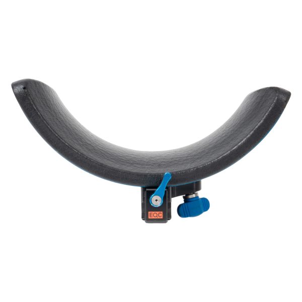 Denz Schulterpad für 15-mm-Rods von vorne mit gepolsterter Schulterform und Rod-Klemme mit blauen Hebeln.