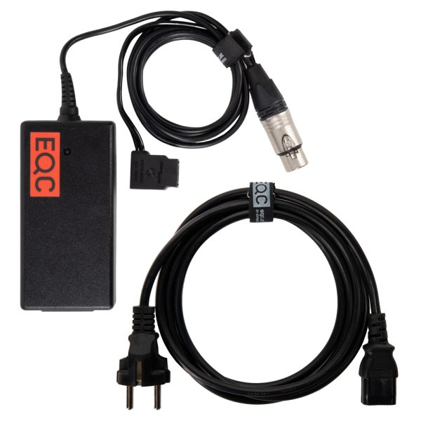 EQC Netzteil 12 V mit Netzkabel, XLR-4-Pin-Ausgang und D-Tap-Buchse, von oben gesehen.