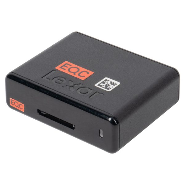 Lexar Professional Workflow SR2 Kartenleser für SDHC- und SDXC-Karten, schräg von vorne mit SD-Kartenschacht.