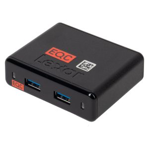 Lexar Professional Workflow UH1 Hub schräg von vorne mit zwei blauen USB-3.0-Buchsen für Sticks und Festplatten.