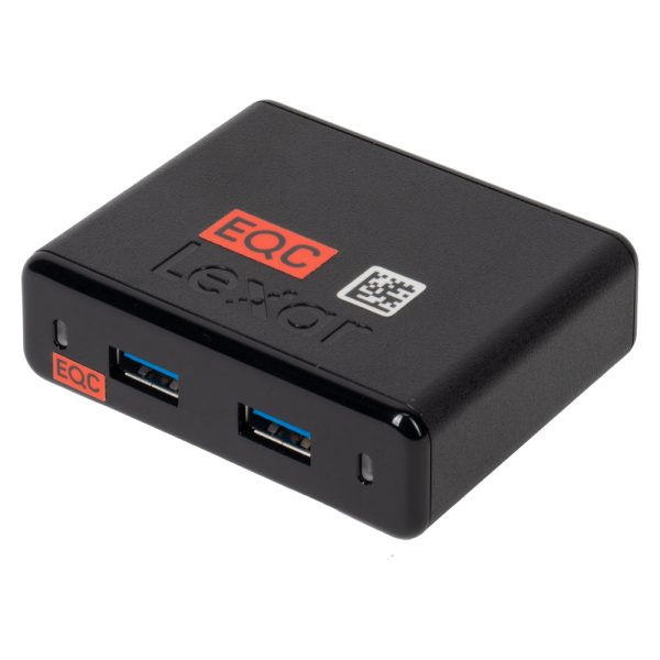 Lexar Professional Workflow UH1 Hub schräg von vorne mit zwei blauen USB-3.0-Buchsen für Sticks und Festplatten.