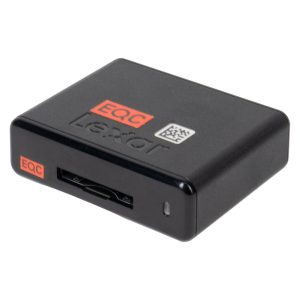 Lexar Professional Workflow XR2 Kartenleser für XQD-2.0-Karten, schräg von vorne mit XQD-Kartenschacht.
