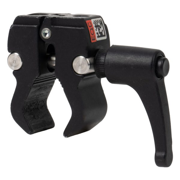 Manfrotto 386B Nano Clamp mit gezahnten Klemmbacken, Gewindebohrungen und Klemmhebel, schräg von vorne.