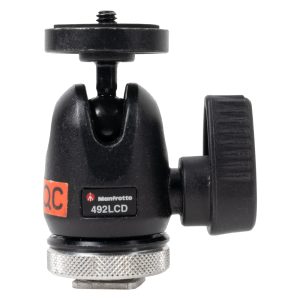 Manfrotto 492LCD Mikro-Kugelkopf mit Blitzschuhfuß, Klemmrad und 1/4-Zoll-Schraube oben, von vorne.