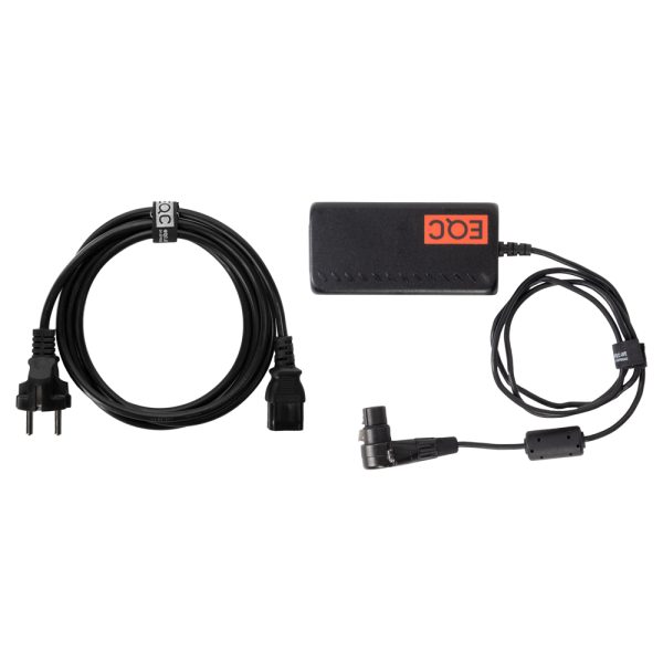 Marshall Netzteil 12 V mit Netzkabel und Ausgangskabel mit XLR-4-Pin-Stecker, von oben gesehen.