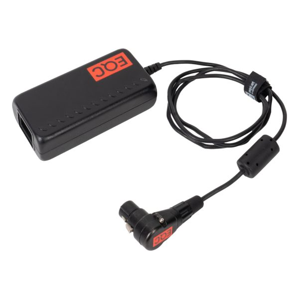 Marshall Netzteil 12 V mit Ausgangskabel und abgewinkeltem XLR-4-Pin-Stecker, schräg von vorne gesehen.