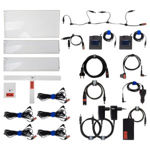 Rosco LitePad HO+ LED-System mit Lieferumfang: drei LitePads, Dimmer, Netzteile und zahlreiche Kabel.