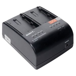 SWIT S-3602U Doppel-Ladegerät für zwei Sony-BP-U-Akkus mit Ladestandsanzeige, schräg von vorne.