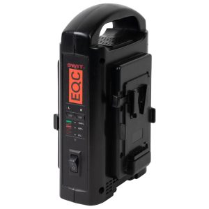 SWIT SC-302S Doppel-Ladegerät für V-Mount-Akkus mit Ladestandsanzeige und Netzschalter, von vorne.
