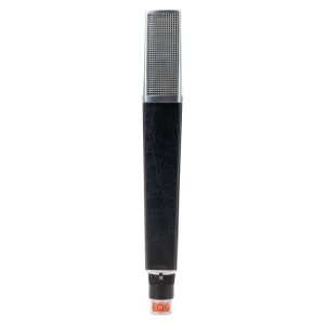 Sennheiser MD 441-U dynamisches Mikrofon mit schwarzem Gehäuse, Metallkorb und XLR-Anschluss, stehend.